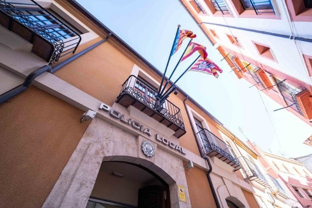 La fachada de la sección de la policía local de Alcoy