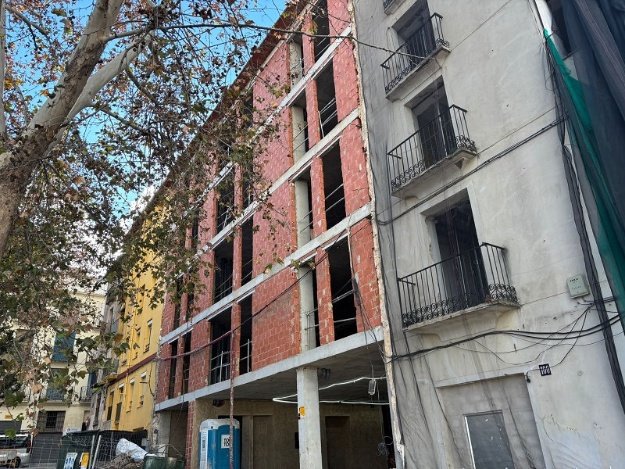 Edificio en obras en c/