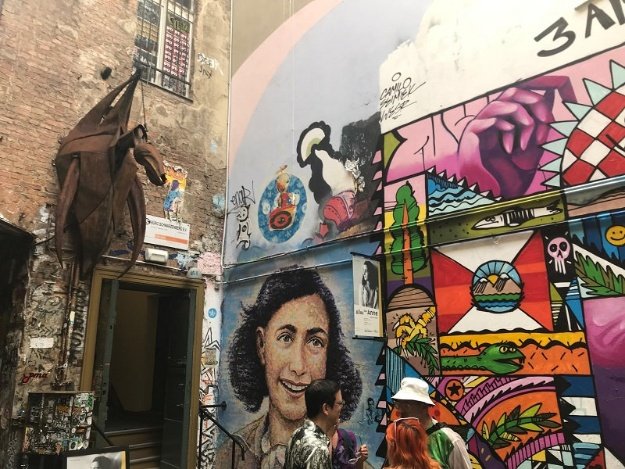 Mural dedicado a Ana Frank en Berlín