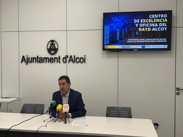 El alcalde de Alcoy, francés Toni, en la conferencia de prensa del proyecto Edin