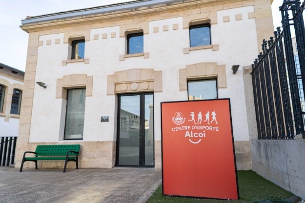 Entrada al Centre d'Esports