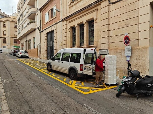 Zona de carga y descarga inteligente frente al Parque de Rodes
