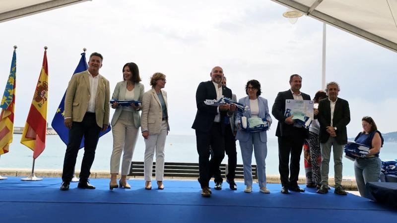 Las banderas azules ondearán este verano en las playas de Levante y de Poniente