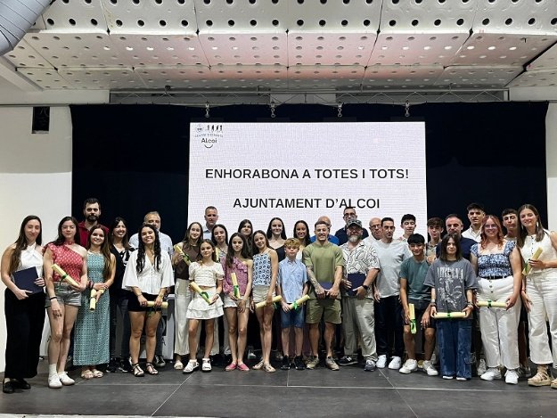 Deportistas becados 2025