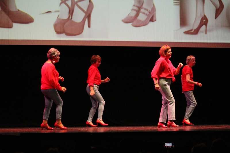 Las Aulas de la Tercera Edad de Dénia finalizan el curso con un festival cultural en el Centro Social El jurado declara desierto