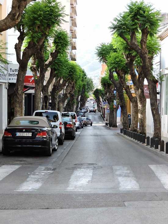 Dénia implanta un sistema de aparcamiento inteligente para favorecer el acceso al comercio l...