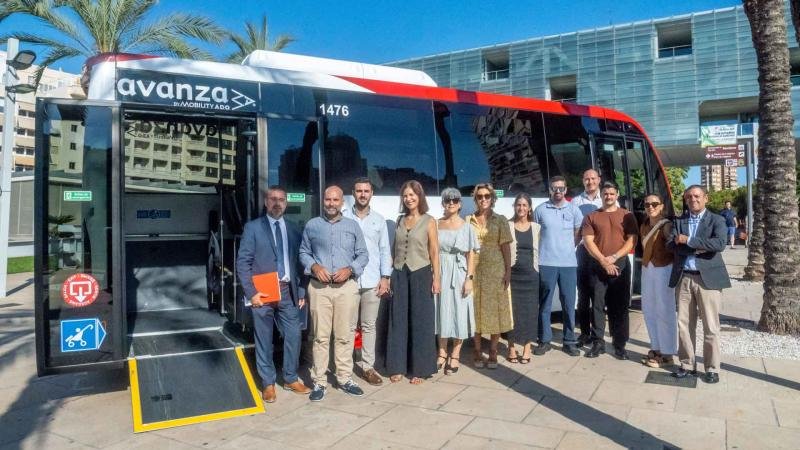 Un nuevo autobús adaptado prestará servicio en la línea 26 del transporte urbano de Benidorm