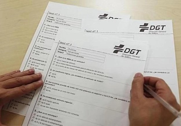 Examen teórico de conducir de la DGT en papel