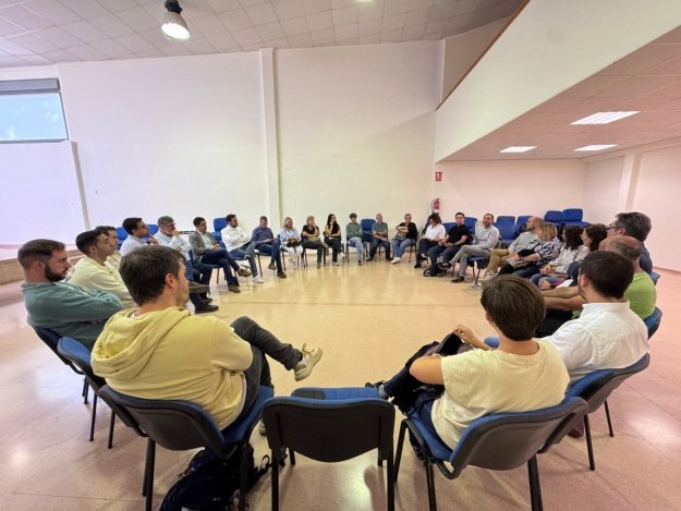 Reunión con alcaldes e institutos por las PAU