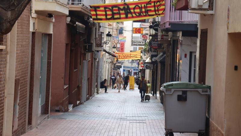 Benidorm refuerza el servicio de limpieza en las Festes Majors Patronals con un aumento de personal, baldeos y contenedores
