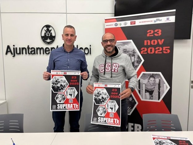 El concejal de Deportes, Alberto Belda, y Juan Antonio Montes, organizador de la prueba