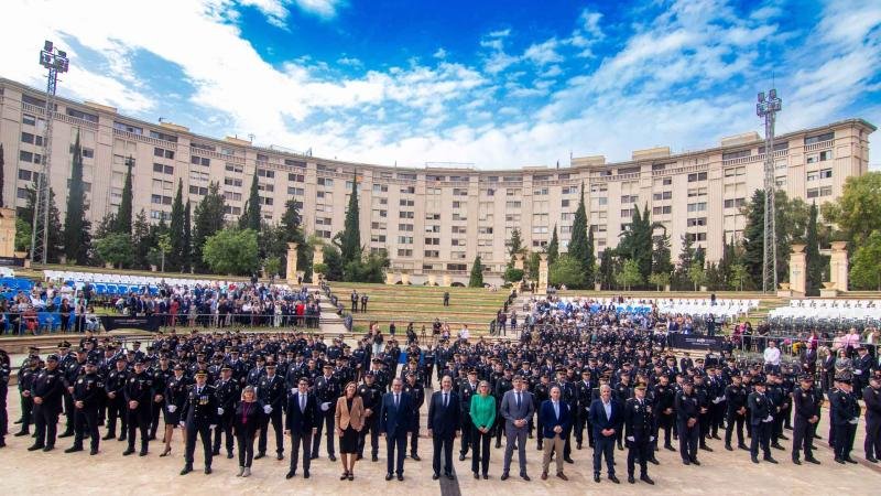 Benidorm acoge el acto de condecoración de 389 policías locales de la provincia de Alicante que concede la Generalitat