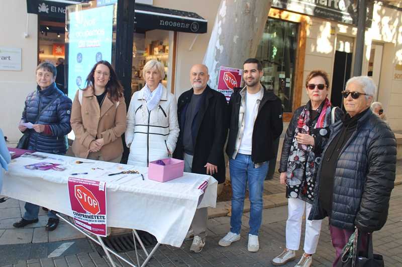 El concejal Javier Scotto y otros compañeros de Corporación en el estand de Matria para el D...