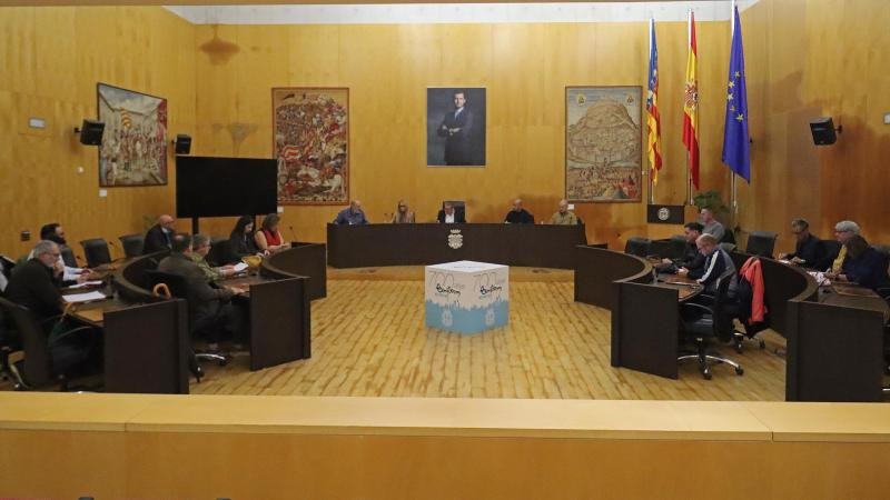 El Consejo Vecinal propone un concurso de engalanamiento de balcones para mejorar la decoración navideña