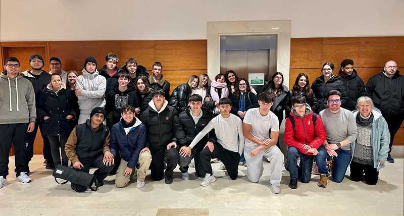 Alumnado de los ciclos de Hostelería del CIPFP de Dénia se forma en prevención de drogodepen...