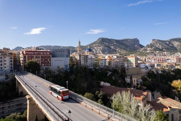 Autobús de Alcoy por el Viaducto de Canalejas