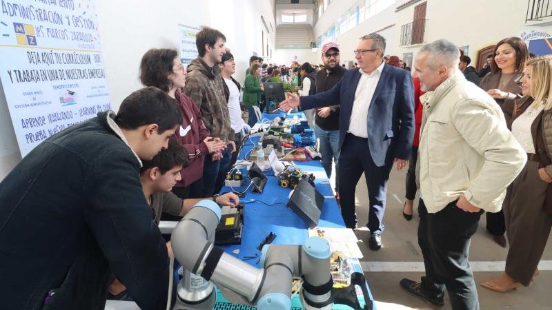 Más de un millar de estudiantes participan en Feria Educativa y de Formación Profesional de Benidorm