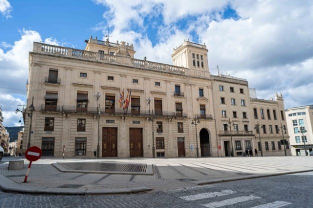 Fachada principal del Ayuntamiento de Alcoy