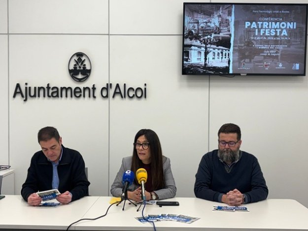 Francisco García, Lorena Zamorano y Lluís Vidal  en rueda de prensa